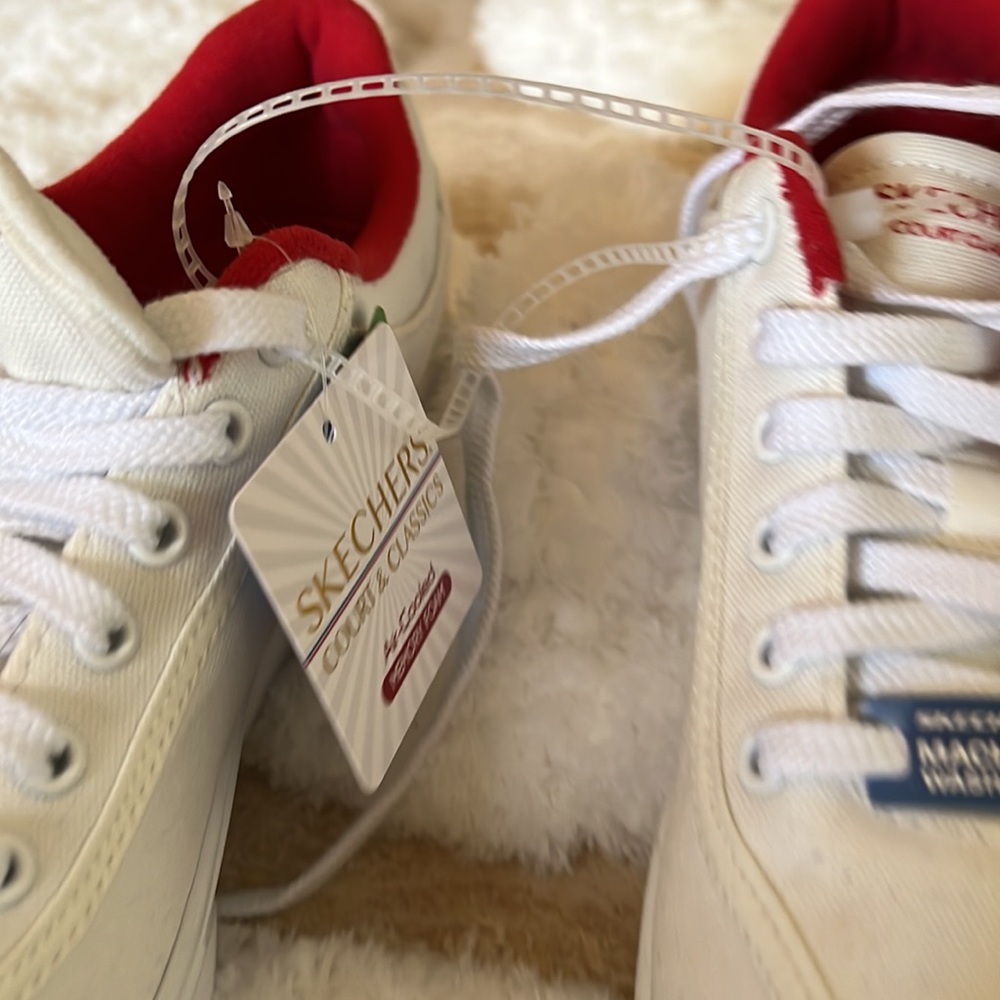 Skechers sneakers. - Picture 5 of 7